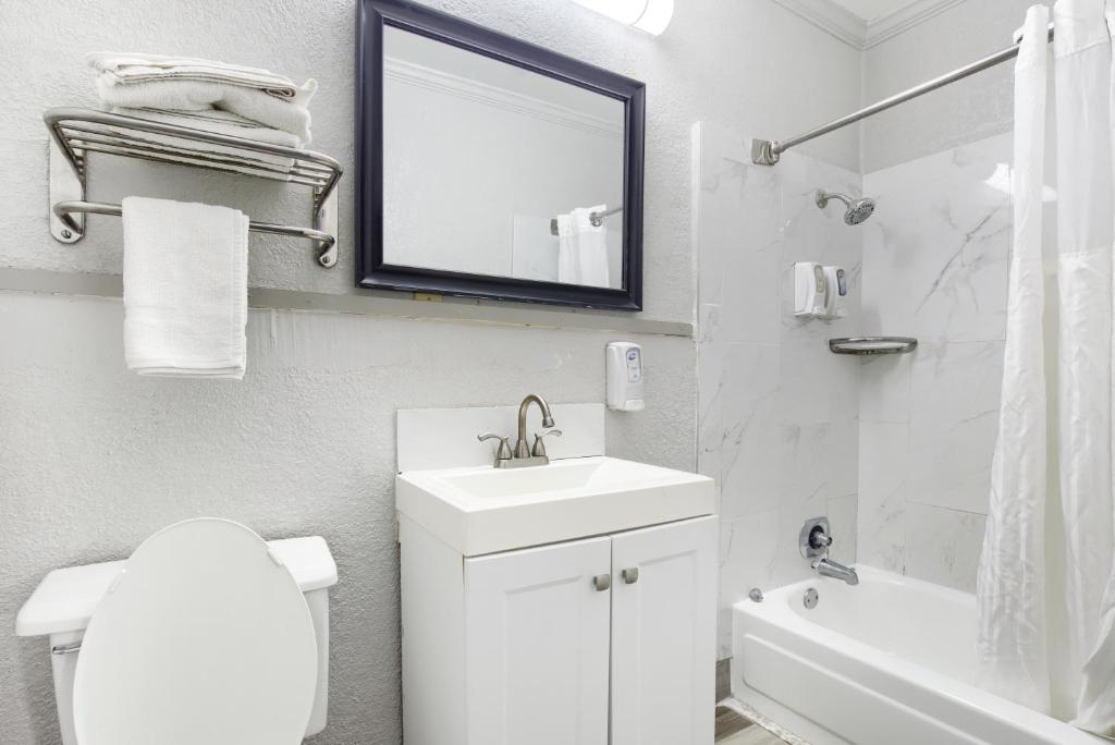 Additional bathroom view