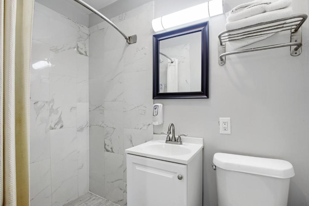 Guest bathroom with amenities