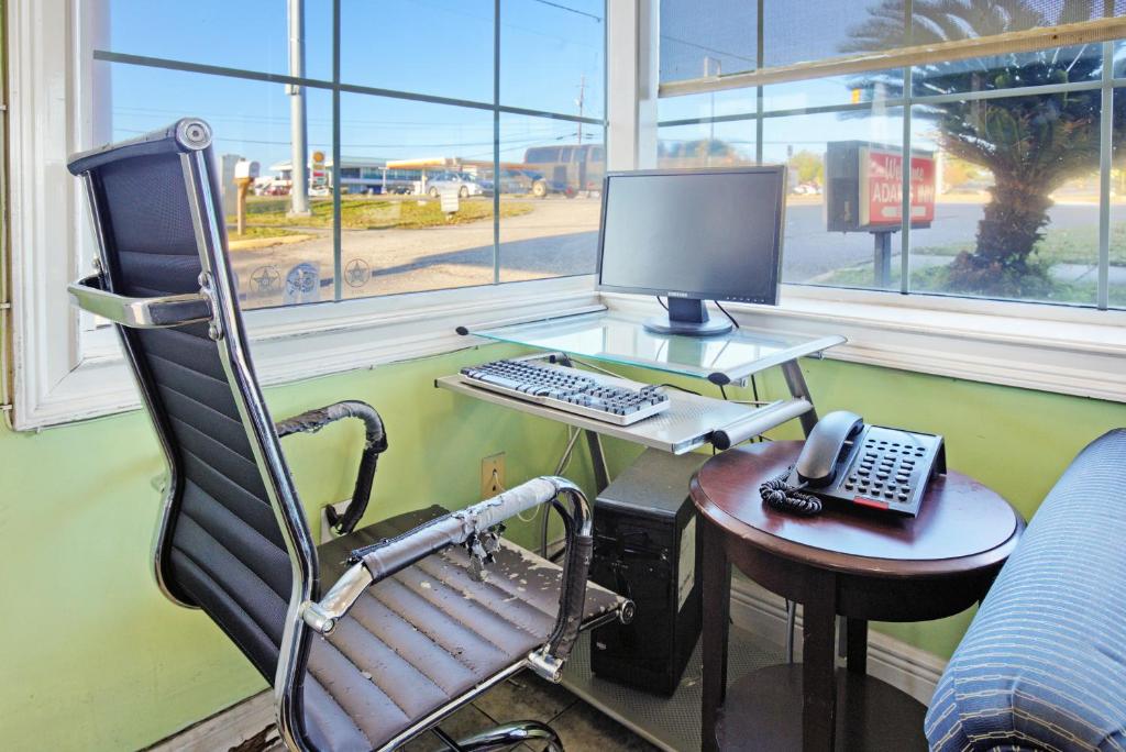 Hotel business center