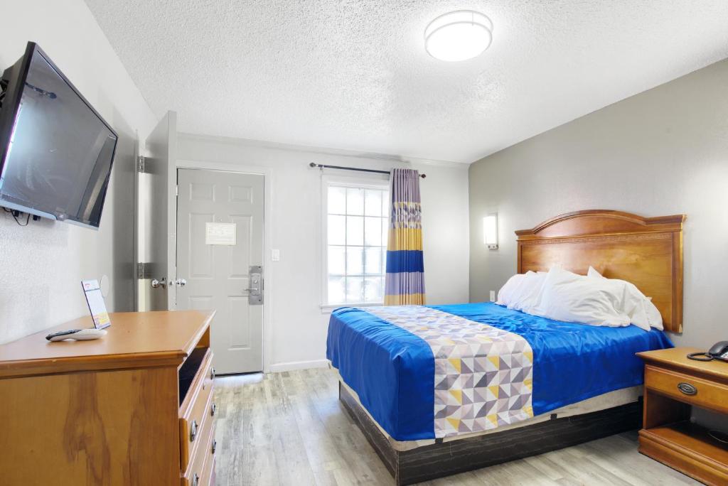 Standard guest room