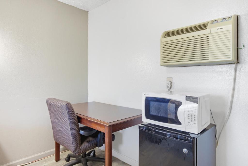 Additional room amenities